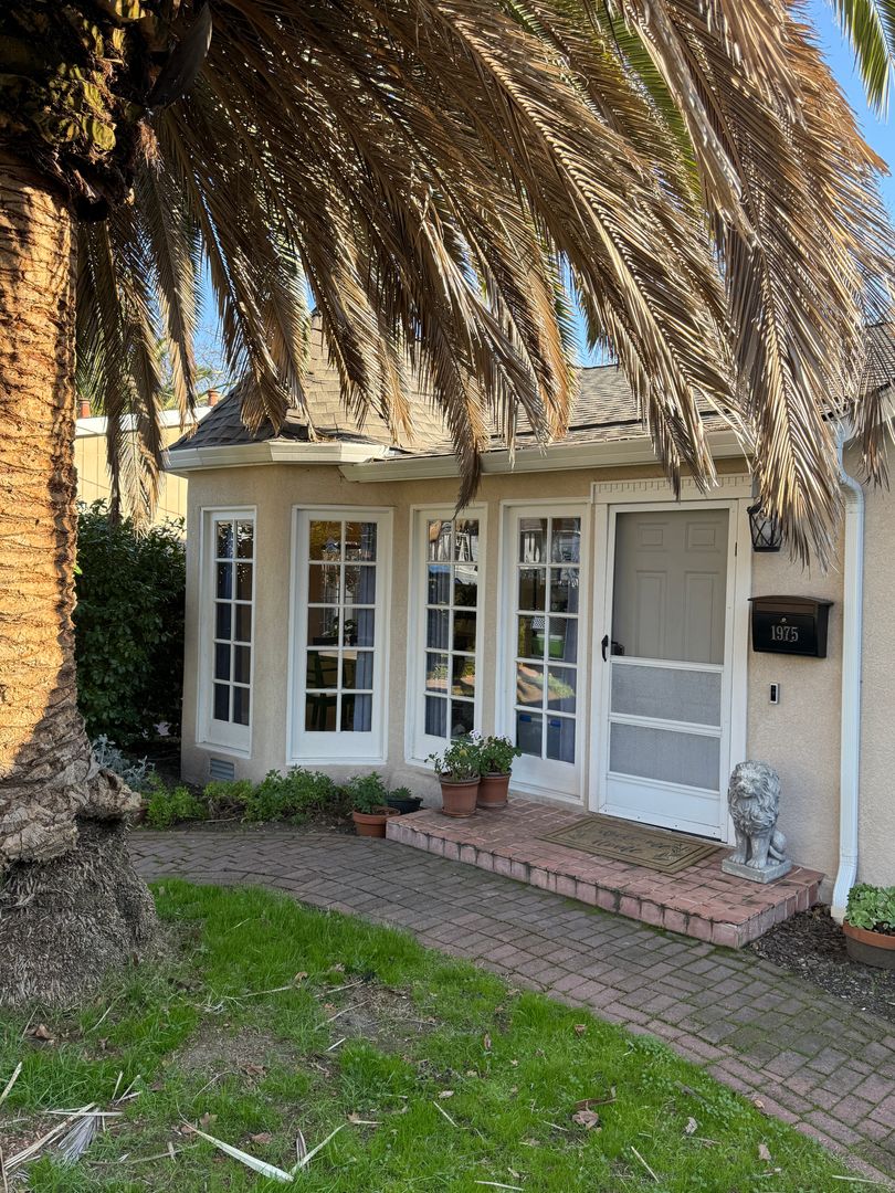 Walnut Creek House: 1975 Shuey Avenue