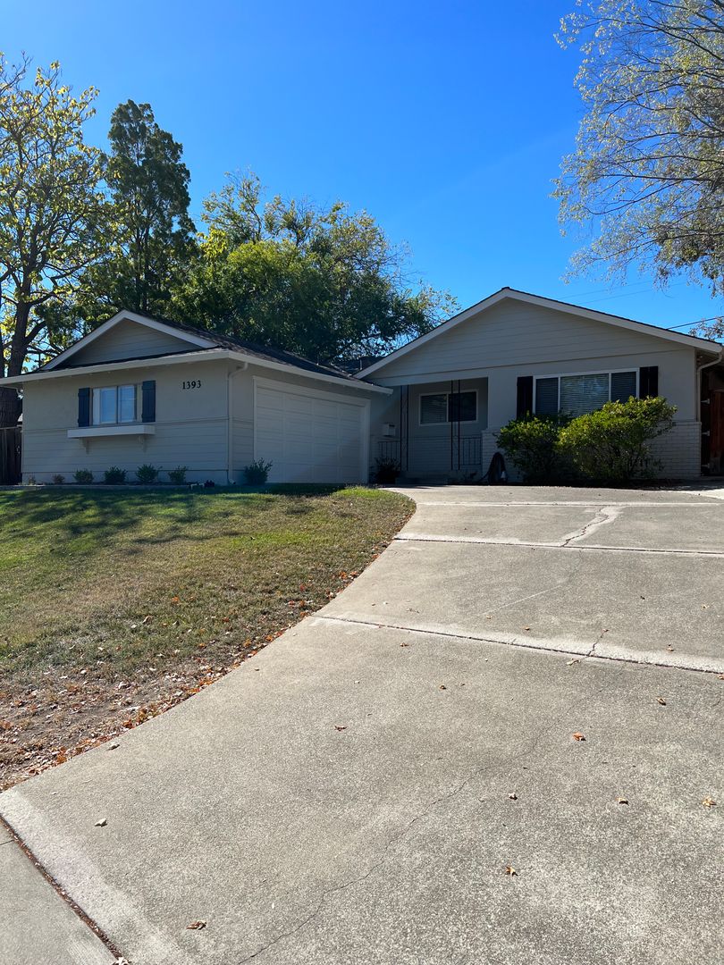 Concord House: 1393 El Dorado Drive