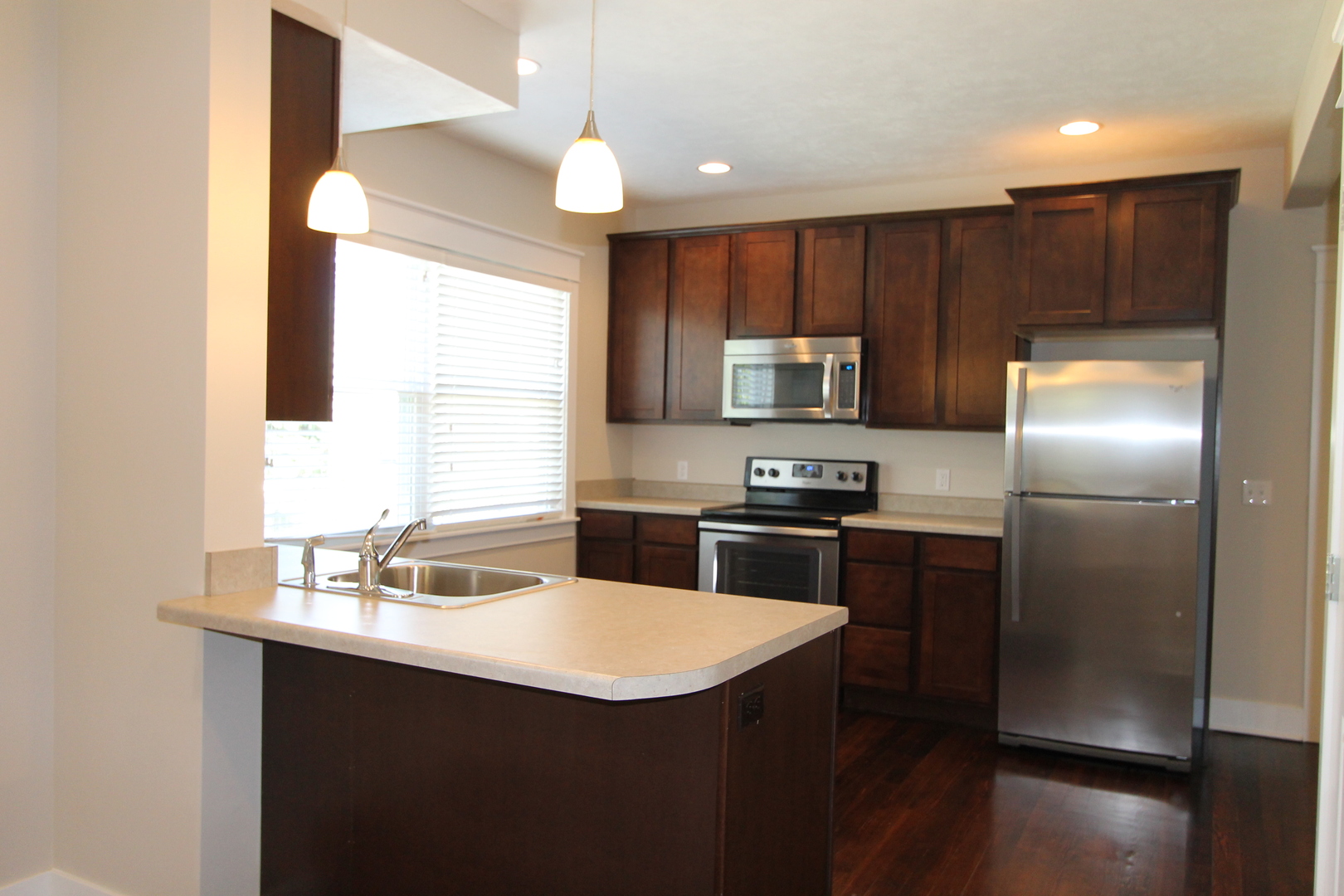 The Doll House -- Cool Two Bedroom at The Cottages on Vinton! 3 of 12