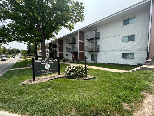 Great 2 bedroom apartment on the first floor with a courtyard view! Pet friendly. Rent specials! – photo 1