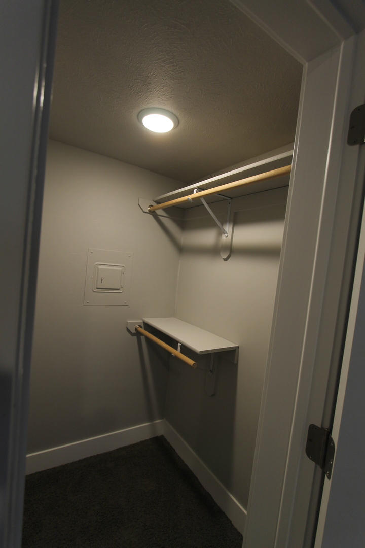 Midtown is a Must! 1 bedroom at the Coventry! Free laundry and Parking! 11 of 12