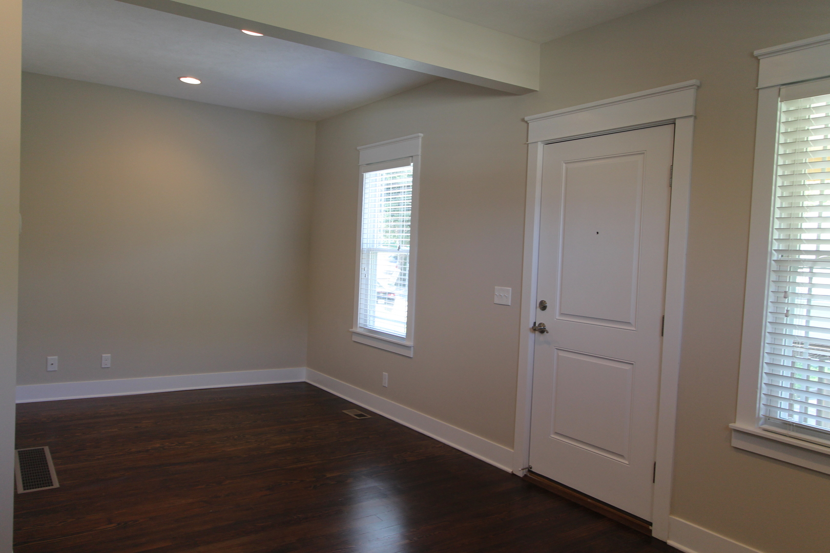 The Doll House -- Cool Two Bedroom at The Cottages on Vinton! 9 of 12