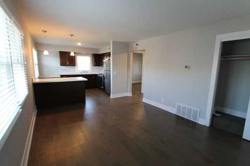 2 Bedroom apartment with an awesome kitchen! Pet Friendly, Zero Deposit with approved credit – photo 1