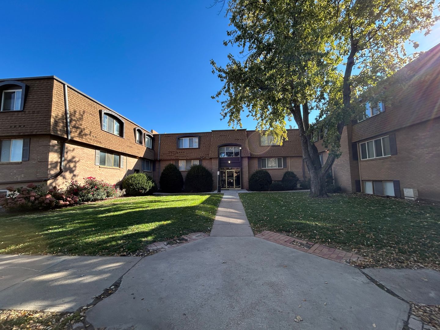 Omaha Apartment: 10715 O Street