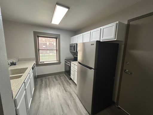 Spacious Downtown 3 bedroom with updates. Limited time $777 Rent credit special! Indoor parking garage, Dog park. – photo 1
