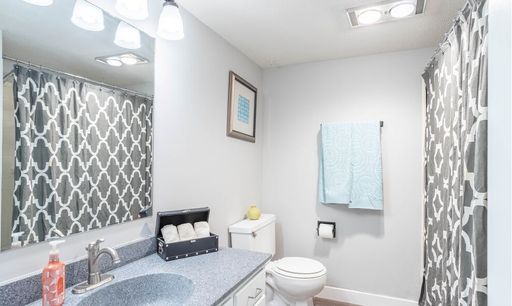 Top floor views! Unique apartment at the Rosecliff AND a RENT SPECIAL! – photo 1