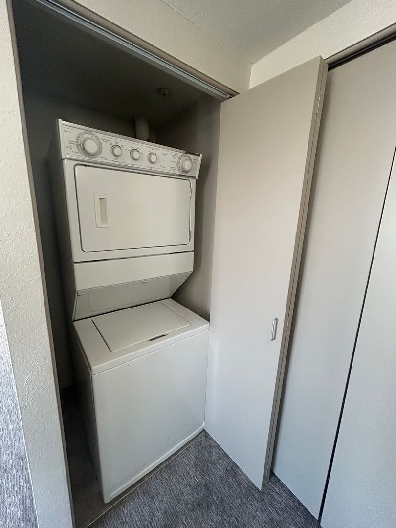 Laundry room at The Drake (2 of 7)