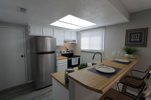 Now leasing! The Hill. Beautiful 2 bedroom, pet friendly. Limited time move in specials!