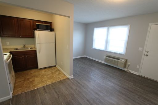 Now leasing at the Melville- Spacious studios! Pet friendly – photo 1