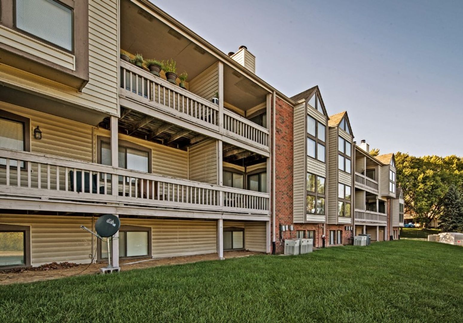Ellis Pointe 12 of 12