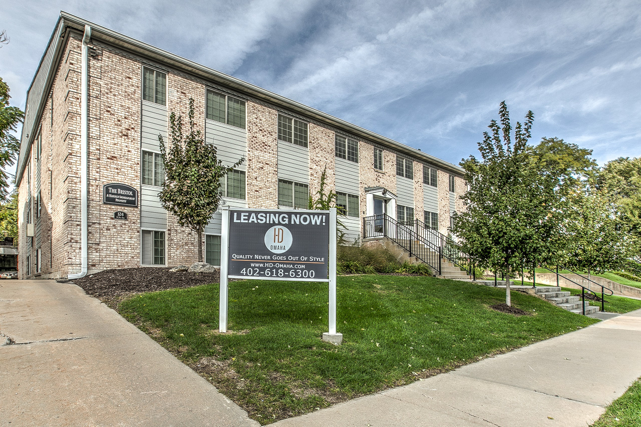 Omaha Apartment: 124 North 31 Avenue
