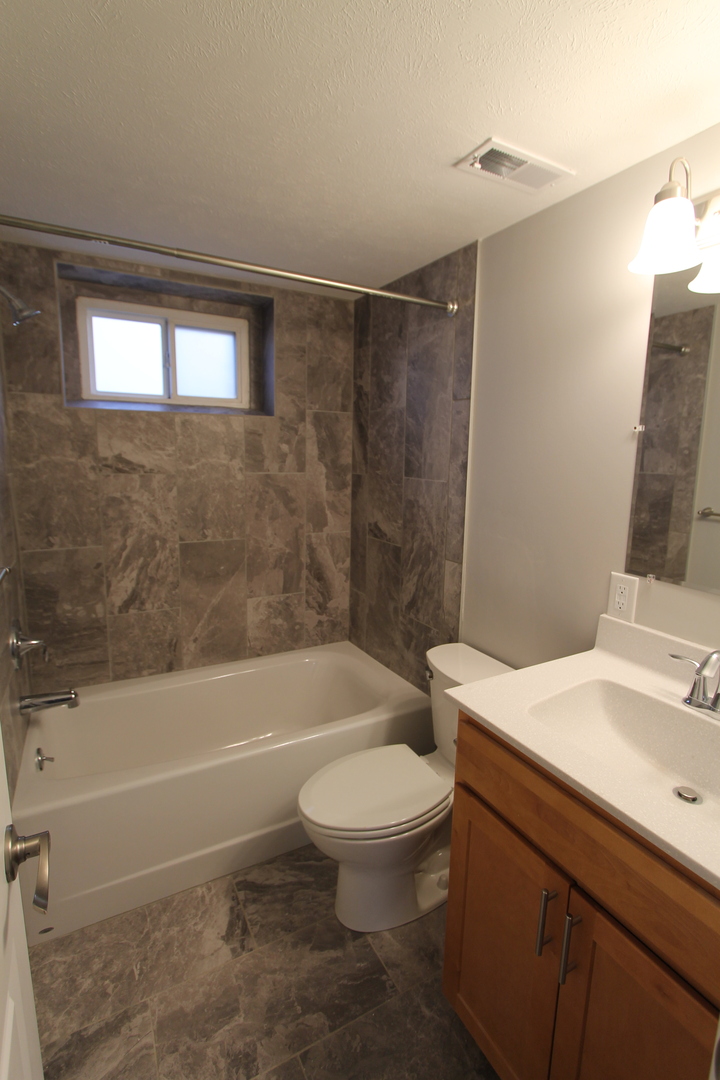 Midtown is a Must! 1 bedroom at the Coventry! Free laundry and Parking! 12 of 12