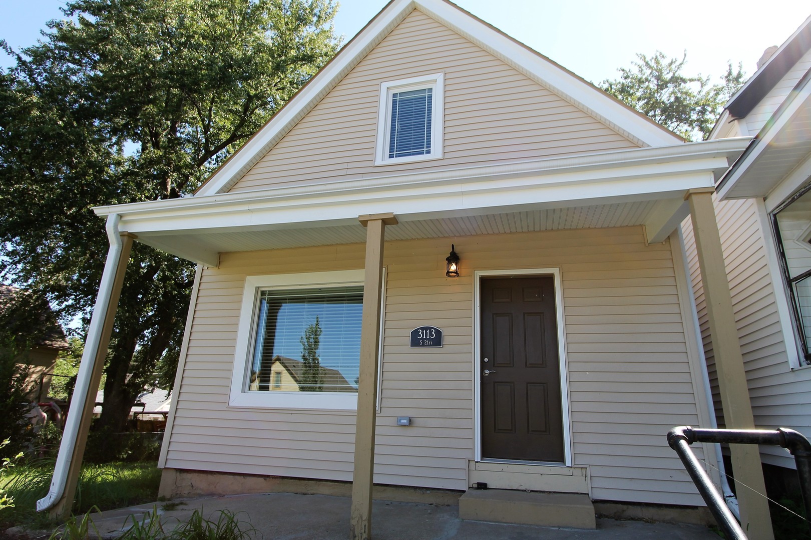 Omaha House: 3113 S 21st St.