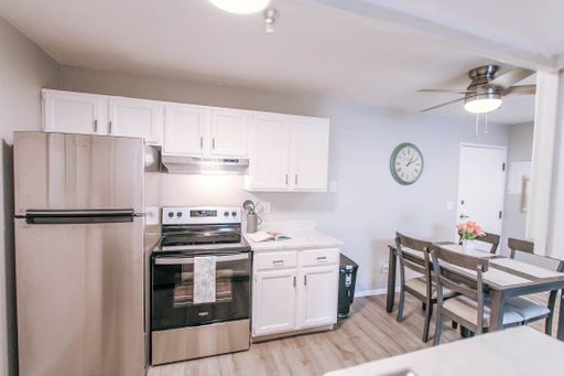 Lincoln Woods: Honestly, It’s the Best Choice. (A subtle nod to Honest Abe!) Now leasing 2 bedrooms! – photo 1