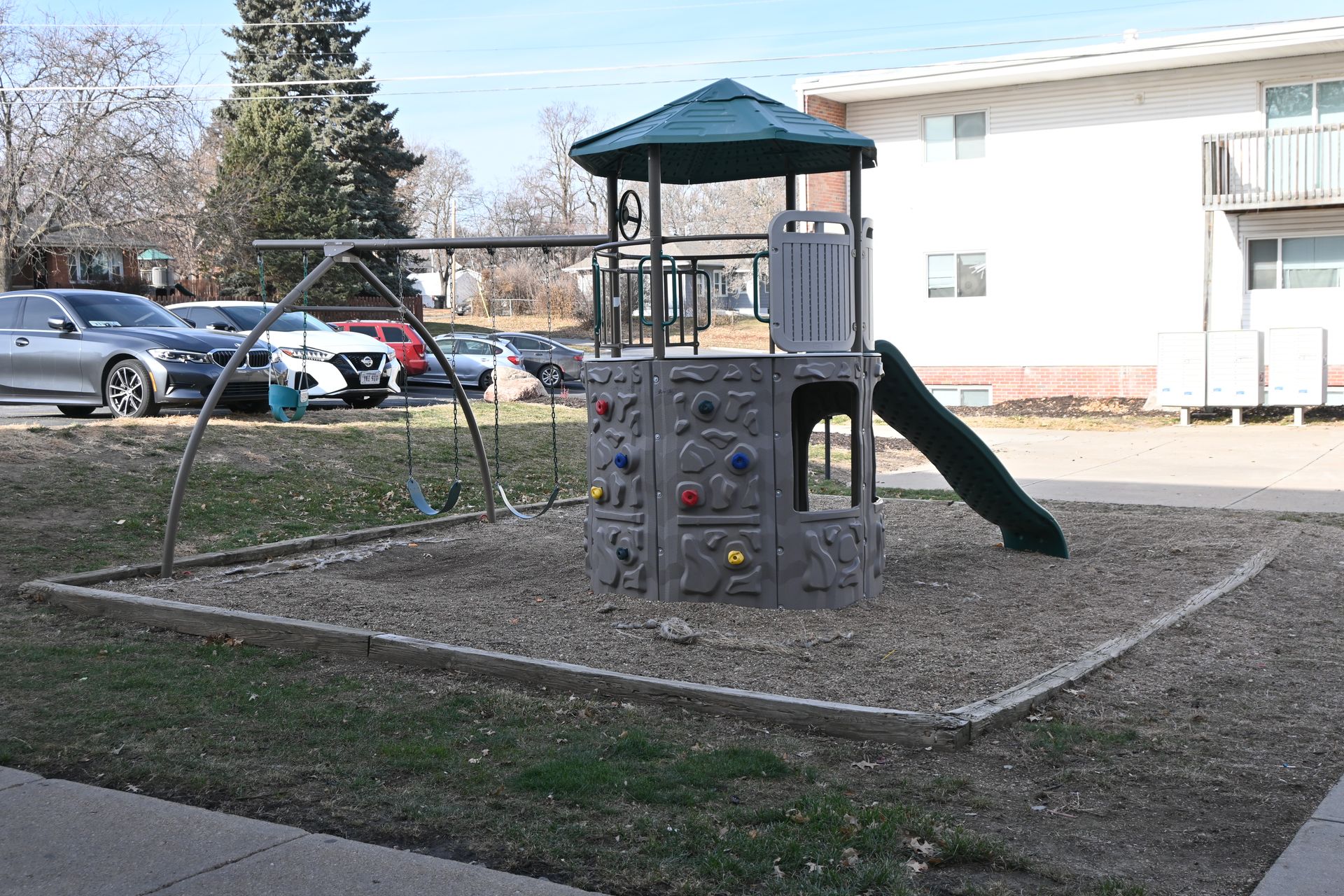 Bellevue Apartment: 3709 Harrison Street