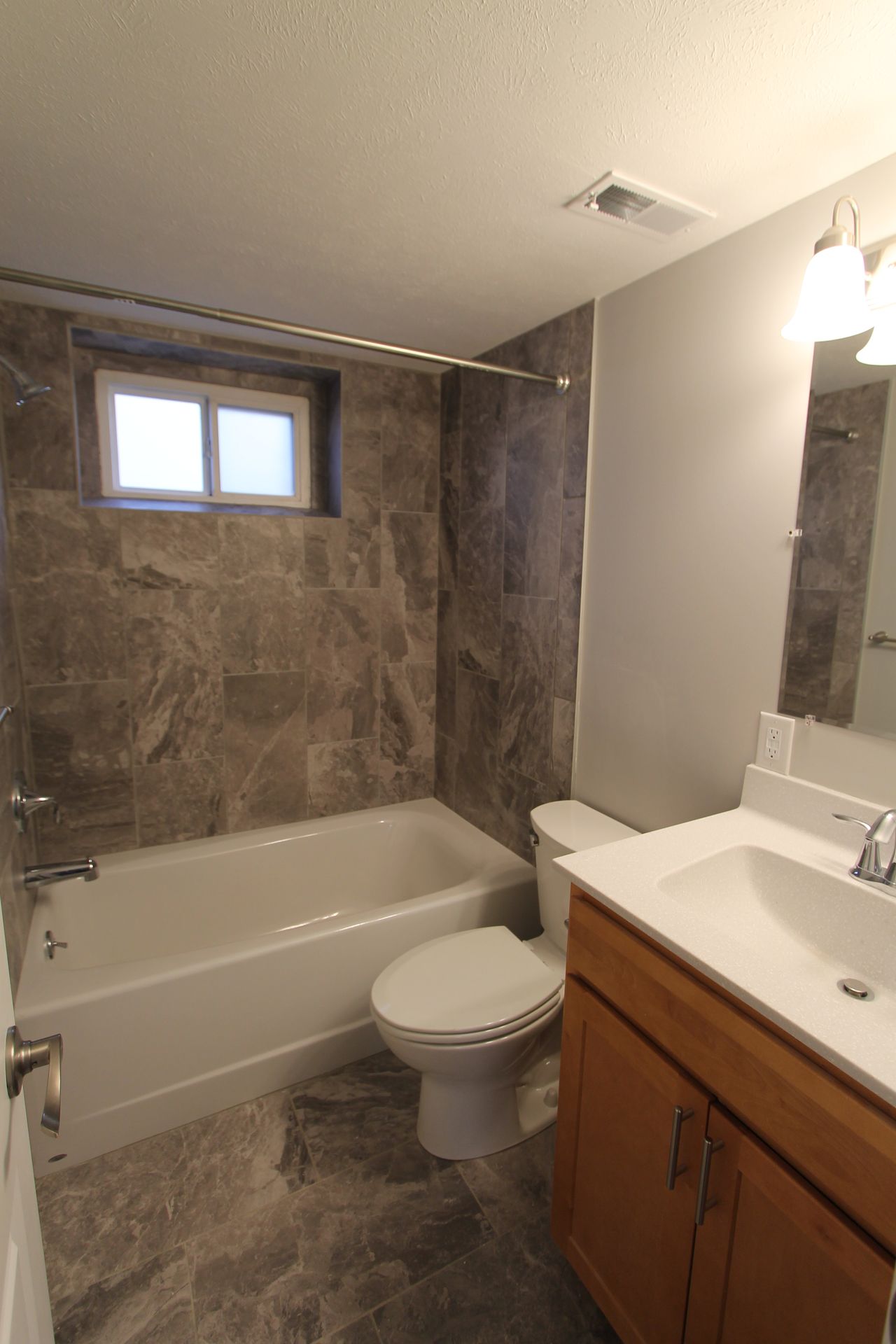 Midtown is a Must! 1 bedroom at the Coventry! Free laundry and Parking! 3 of 12