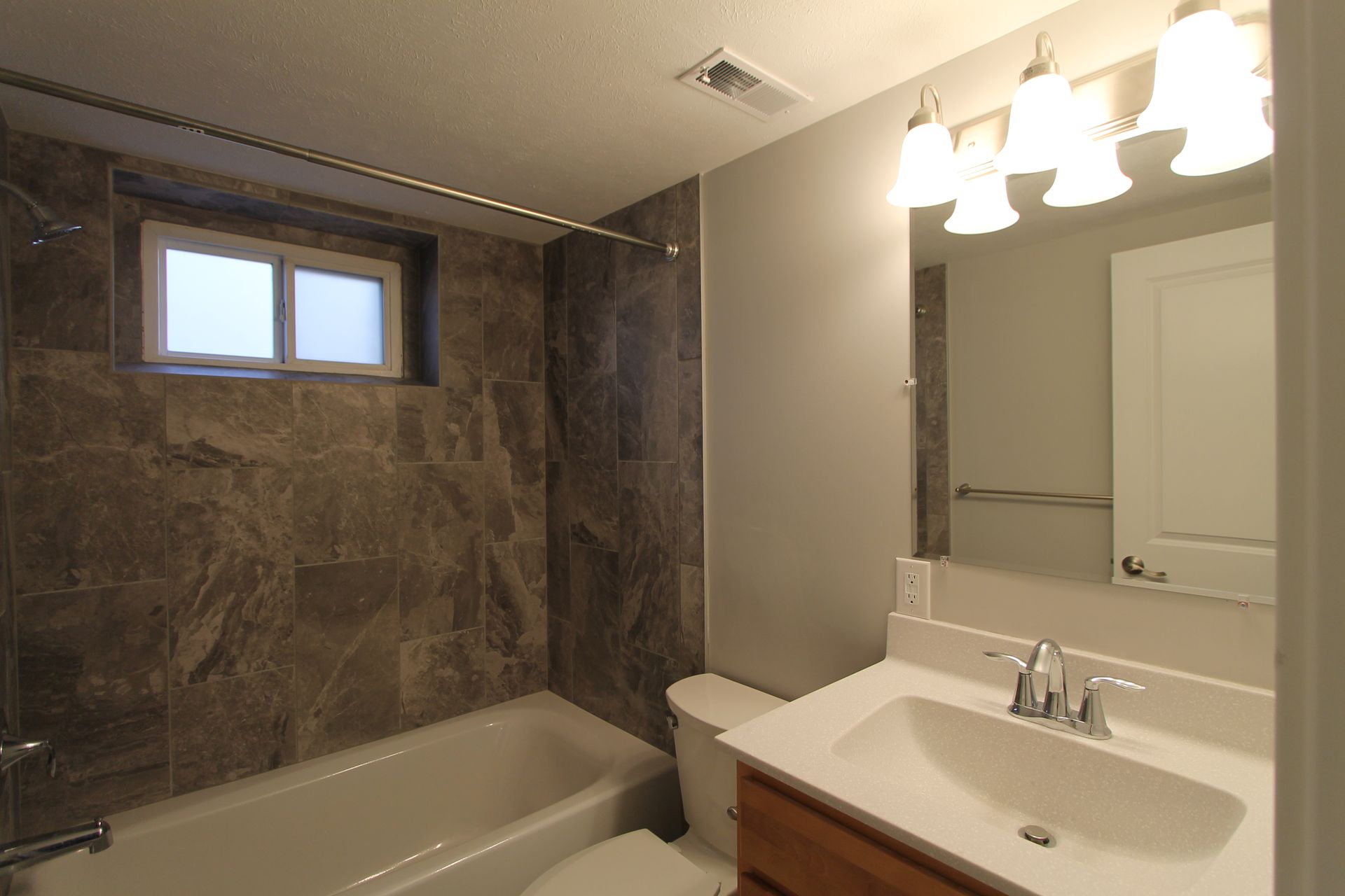 Midtown is a Must! 1 bedroom at the Coventry! Free laundry and Parking! 4 of 12