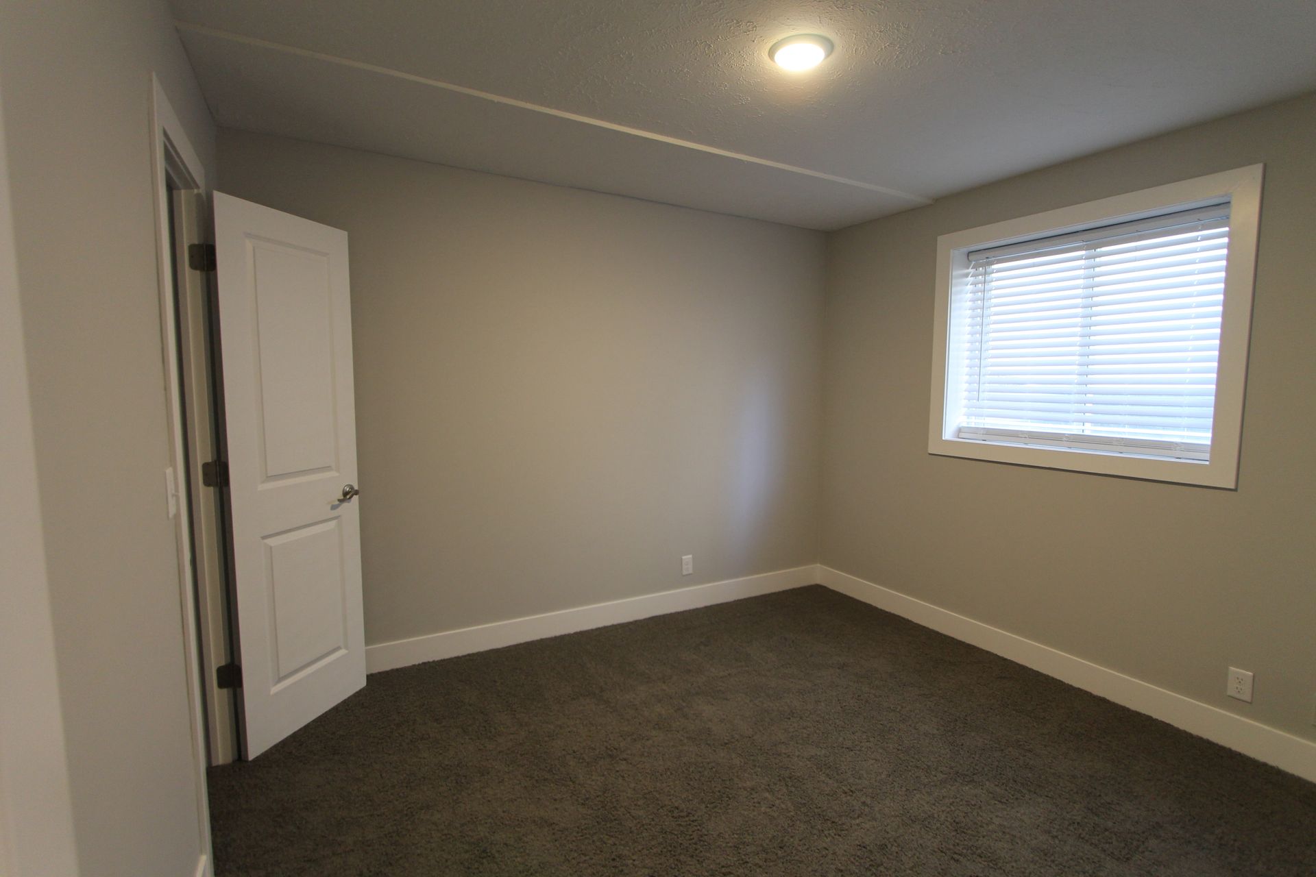 Midtown is a Must! 1 bedroom at the Coventry! Free laundry and Parking! 6 of 12