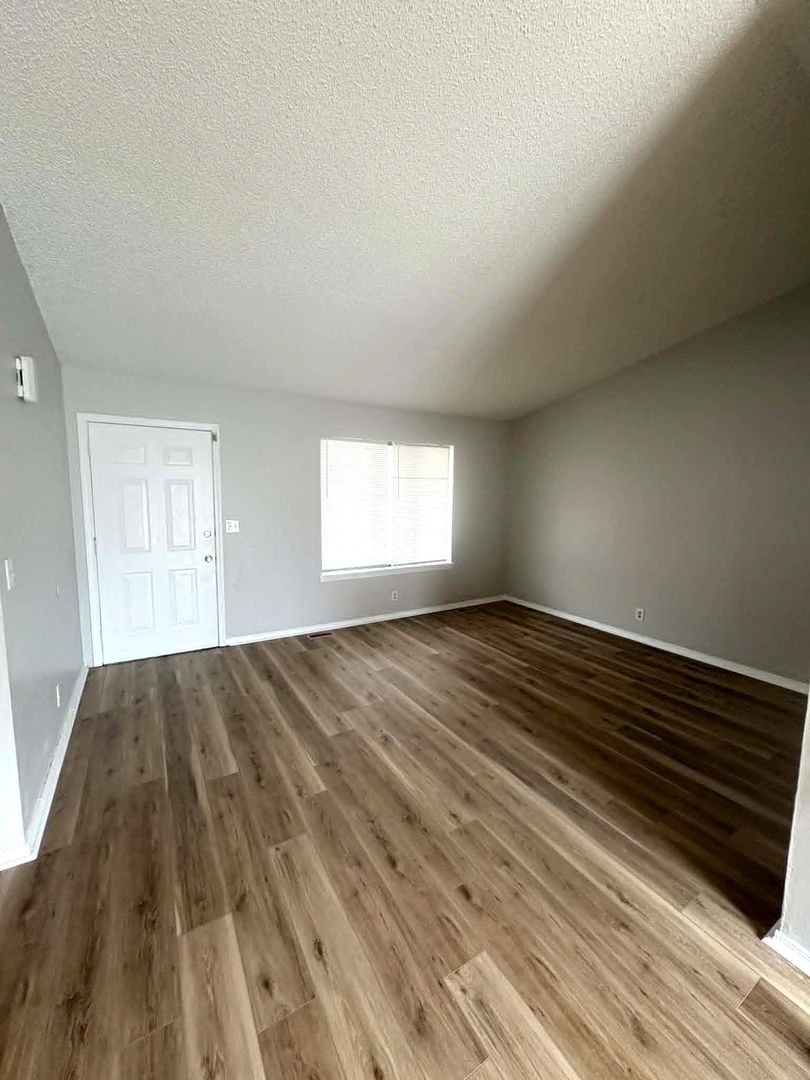 Wichita Apartment: 1314 E Selma