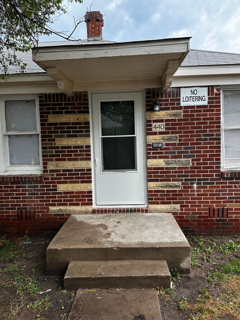 Wichita Apartment: 440 N Indiana