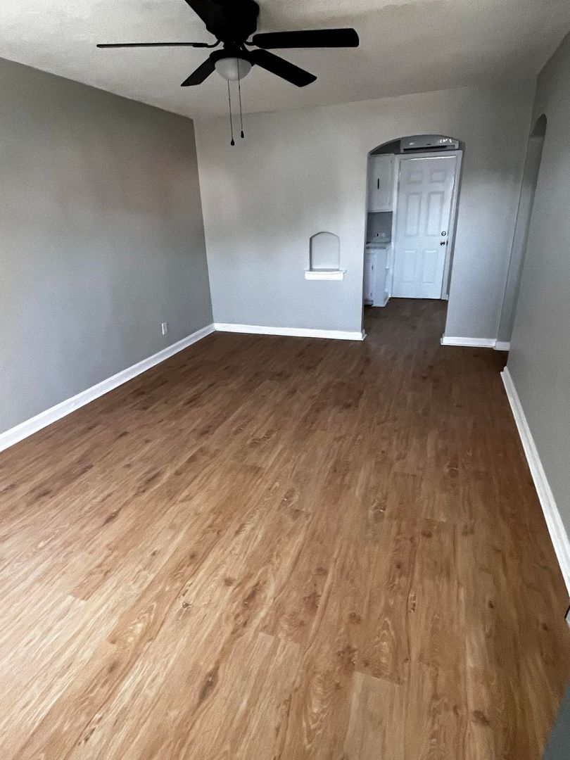 Wichita Apartment: 441 N Indiana