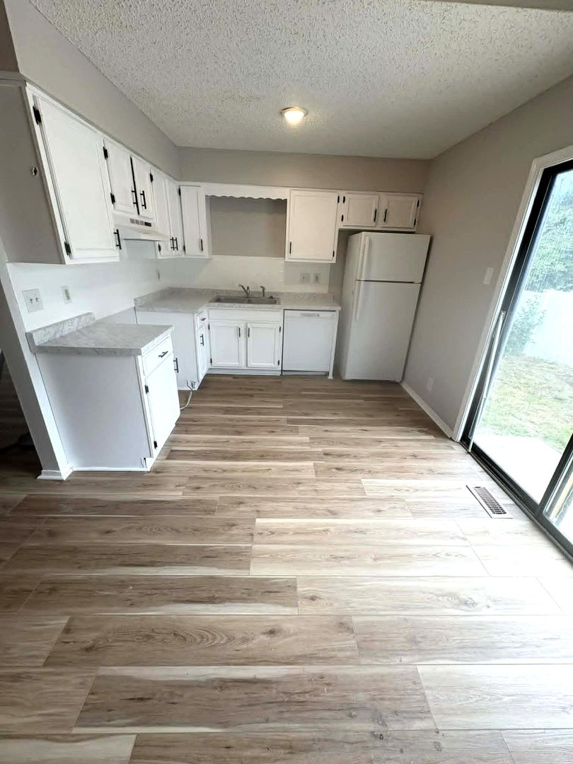 Wichita Apartment: 1314 E Selma