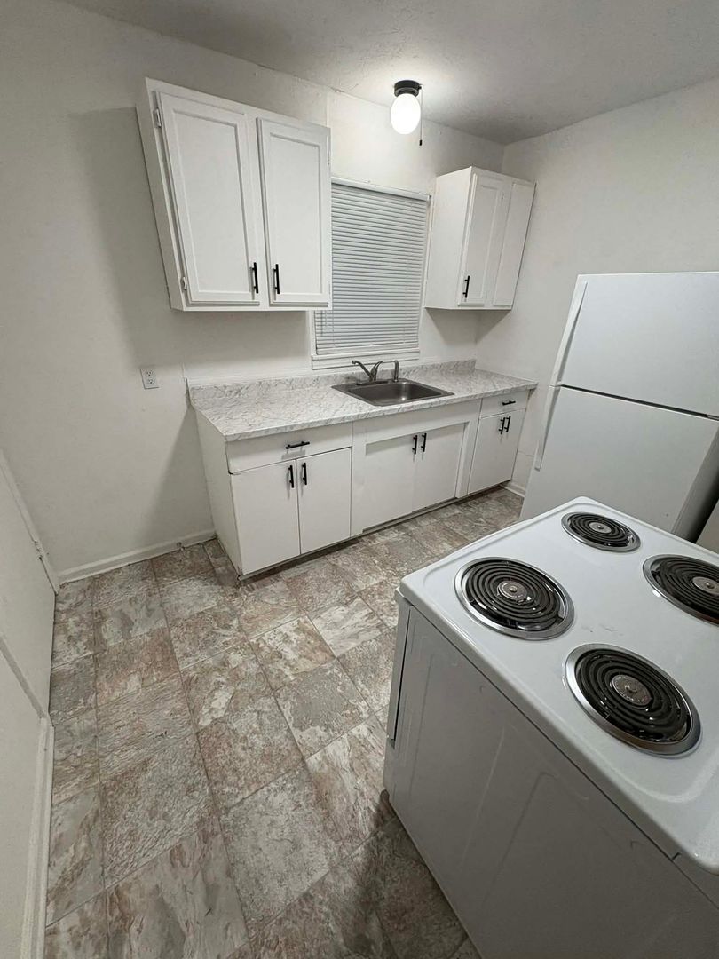 Wichita Apartment: 1622-1624-1626-1628 N Hillside St