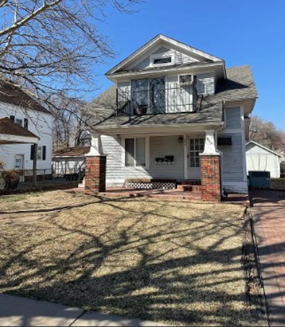 Wichita Apartment: 2410 W Douglas