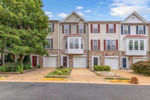 Dream Townhome in Kingstowne – Updated Elegance with Flexible Living Space – photo 1