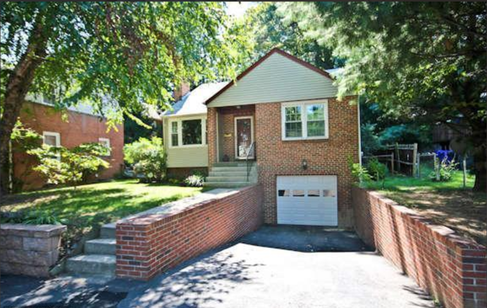 Silver Spring House: 4 E Franklin Ave