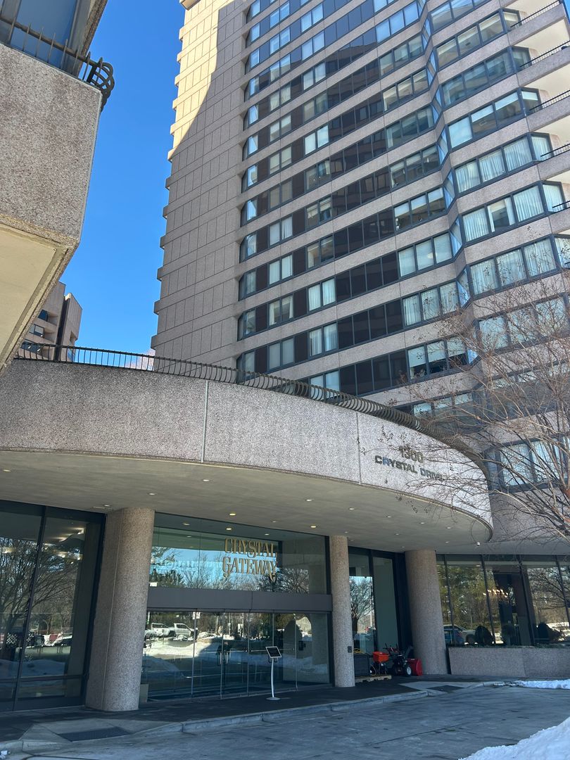 Arlington Condo: 1300 Crystal Dr.