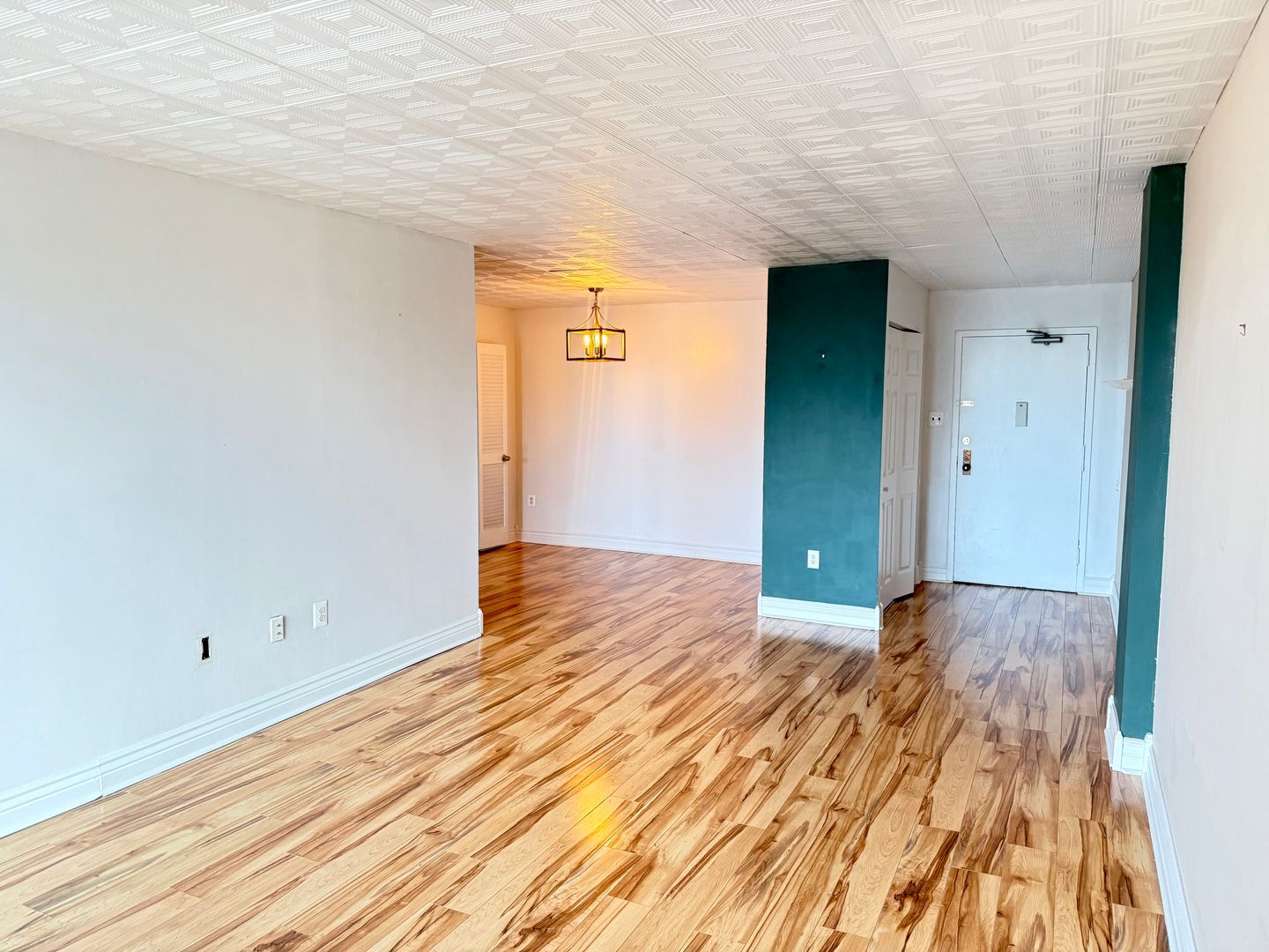 Alexandria House: 5300 Holmes Run Pkwy