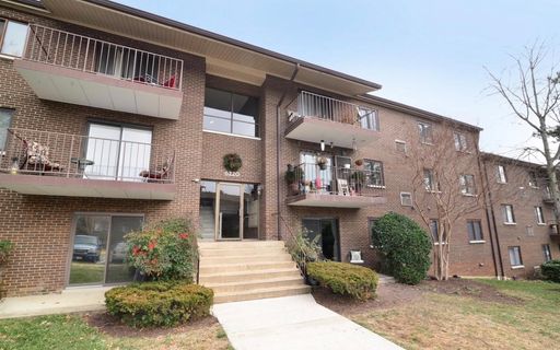 Spacious 1 Br Unit Near Dining and Shopping – photo 1