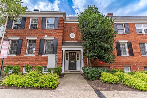 Comfy Condo in Old Town North Alexandria – photo 1