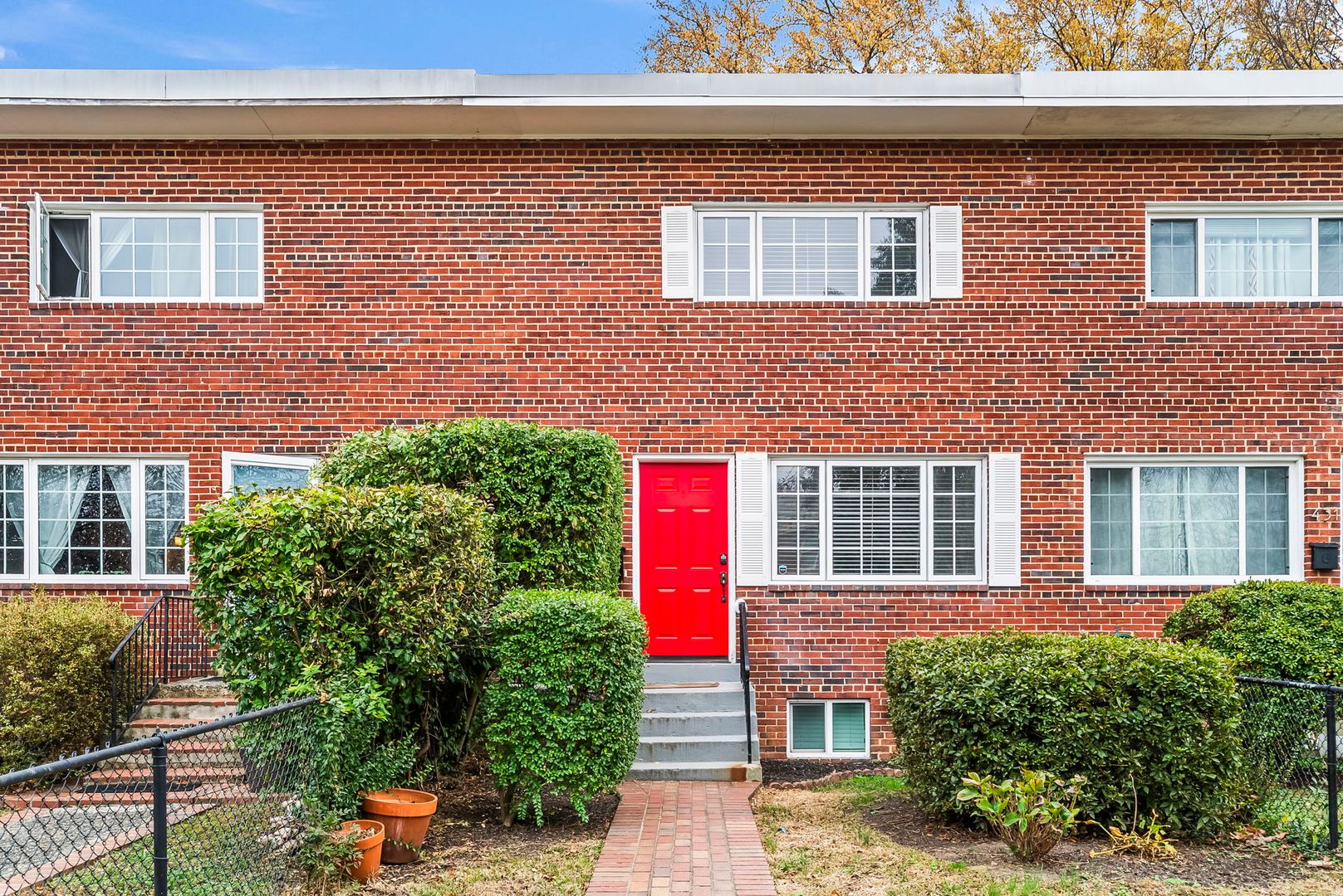 Alexandria House: 433 Earl Street