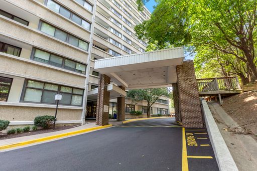 Spacious 2BR Condo in the Heart of Alexandria | Prime Location & Great Amenities – photo 1