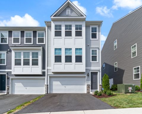 Stunning End-Unit Townhome!