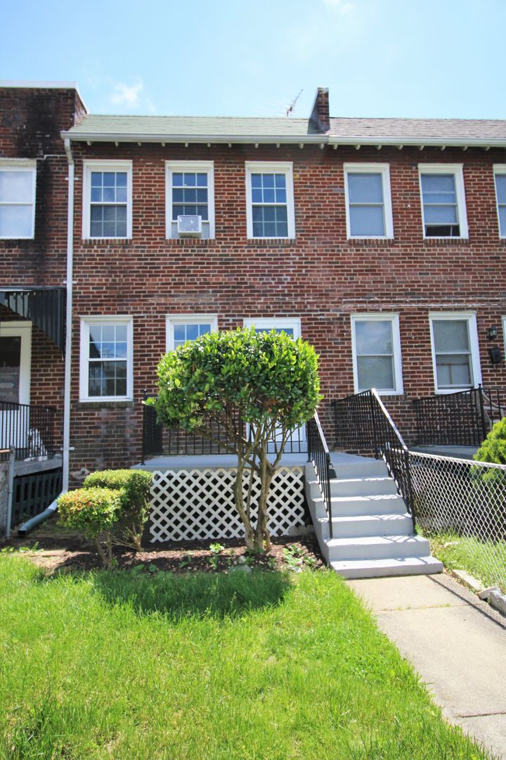 Alexandria House: 1220 Oronoco Street