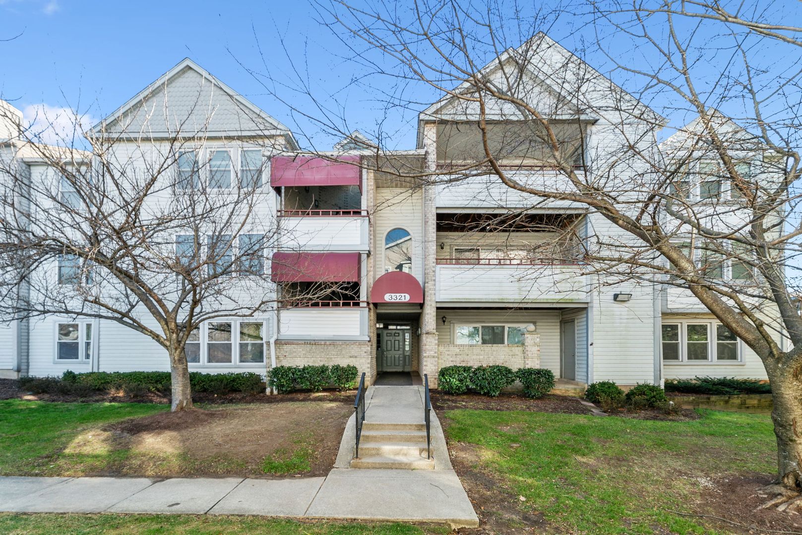 Silver Spring Condo: 3321 Sir Thomas Dr