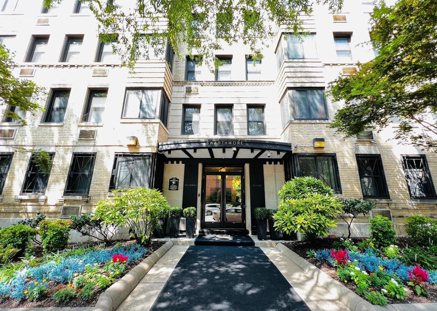 Washington Condo: 1010 25th St NW #307