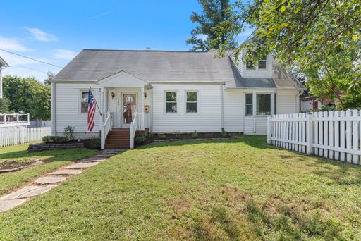 Bright & Spacious 3-Level Home with Flexible Floor Plan! – photo 1