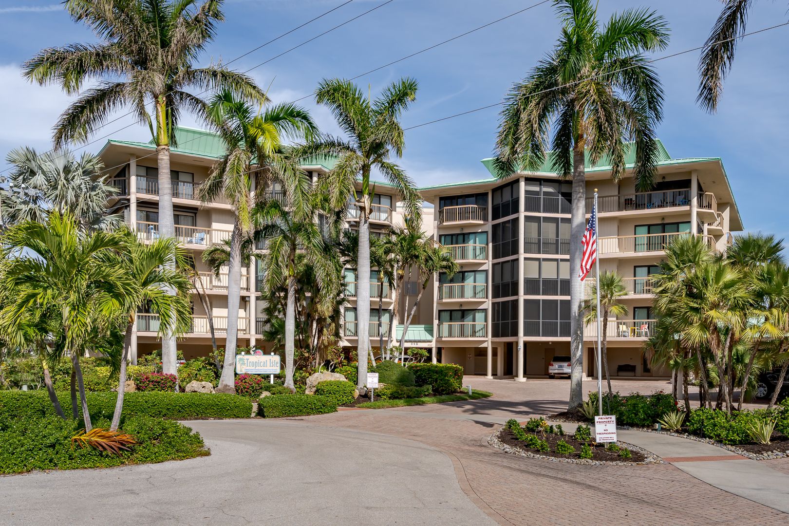 Marco Island Condo: 845 Collier court #502
