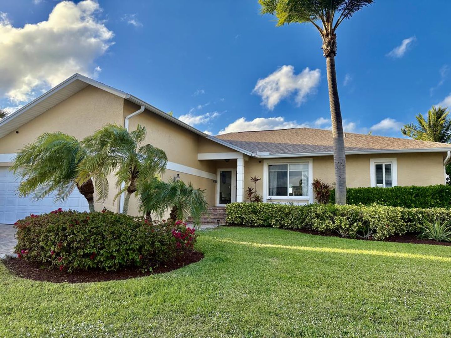 Marco Island House: 448 Parkhouse Court