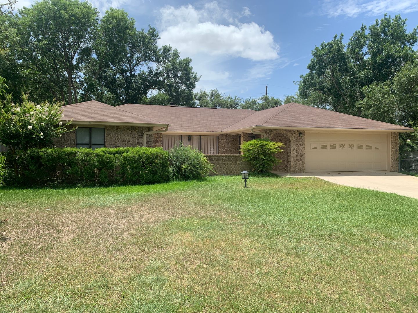 Salado House: 525 Santa Clara RD