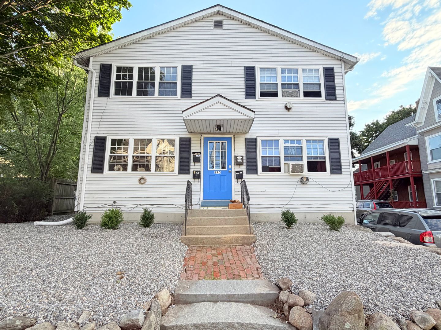 Manchester Apartment: 275 Massabesic Street
