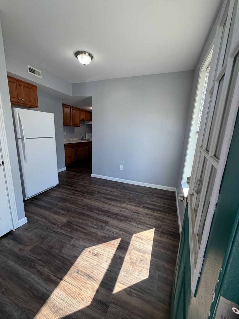 Manchester Apartment: 658-660 Rimmon St.