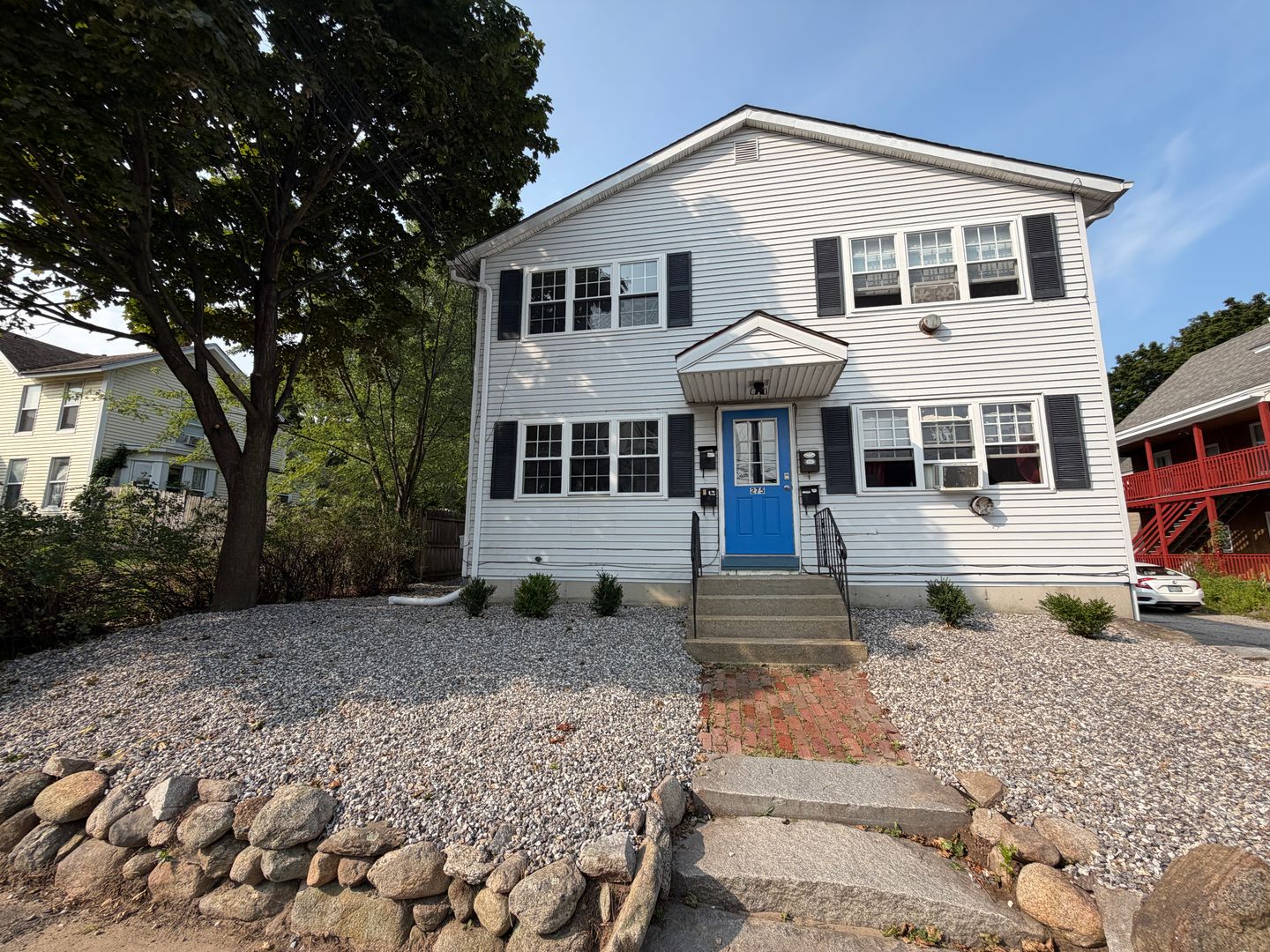 Manchester Apartment: 275 Massabesic Street