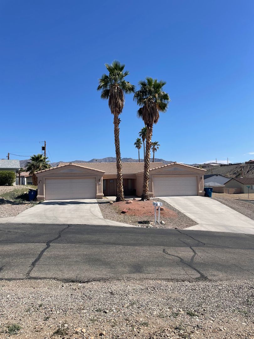 Lake Havasu House: 3461 Iroquois Drive #101