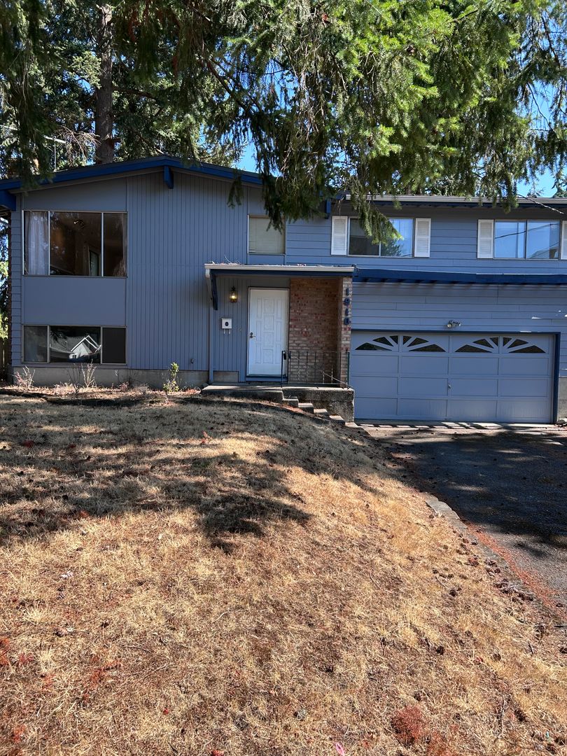 Auburn House: 1910 Dogwood Dr SE