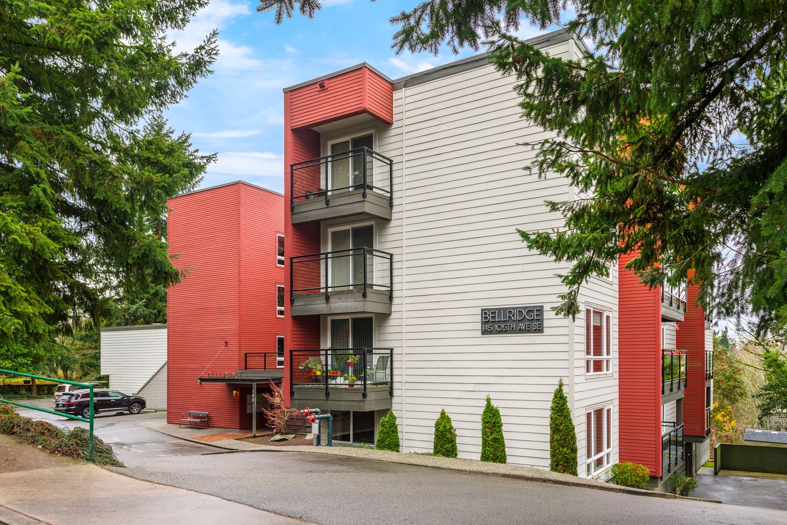 Bellevue House: 145 105th Ave SE #24